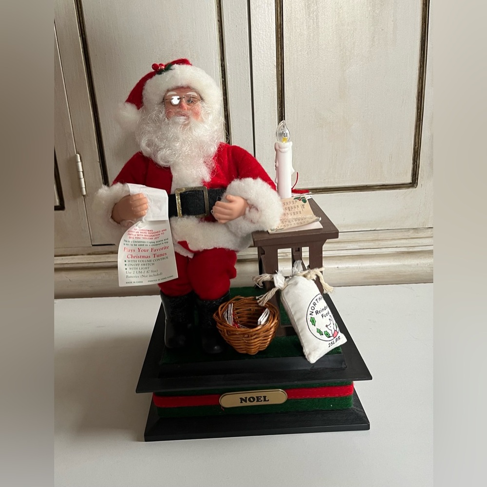 Vintage 1991 HOLIDAY SCENE LIGHTED MUSICAL SANTA READING LETTERS Christmas